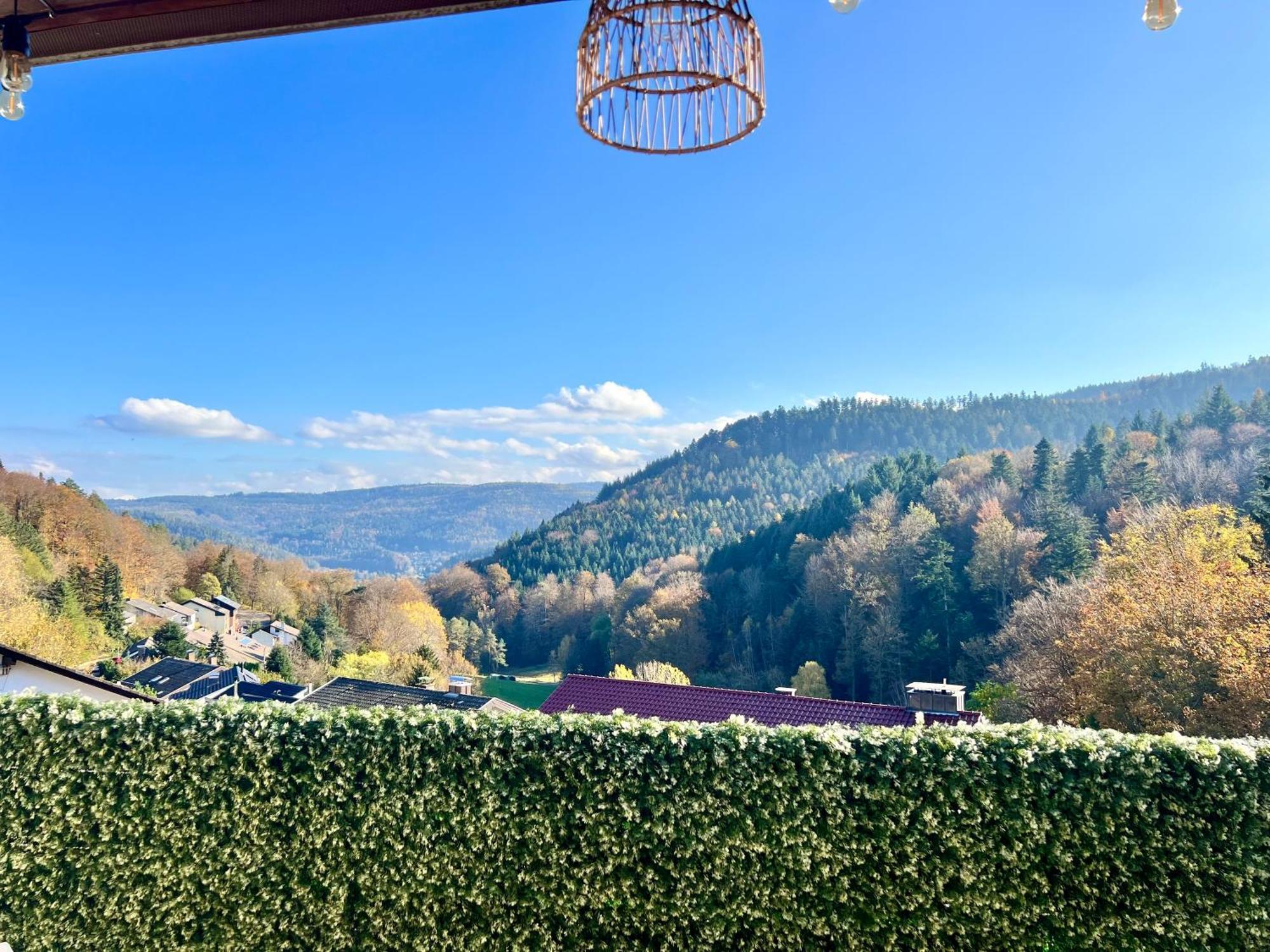 Wohnen Im Schwarzwald Mit Panoramablick Apartment Bad Herrenalb Exterior foto